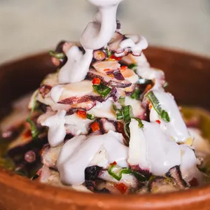 Plato de pulpo al olivo